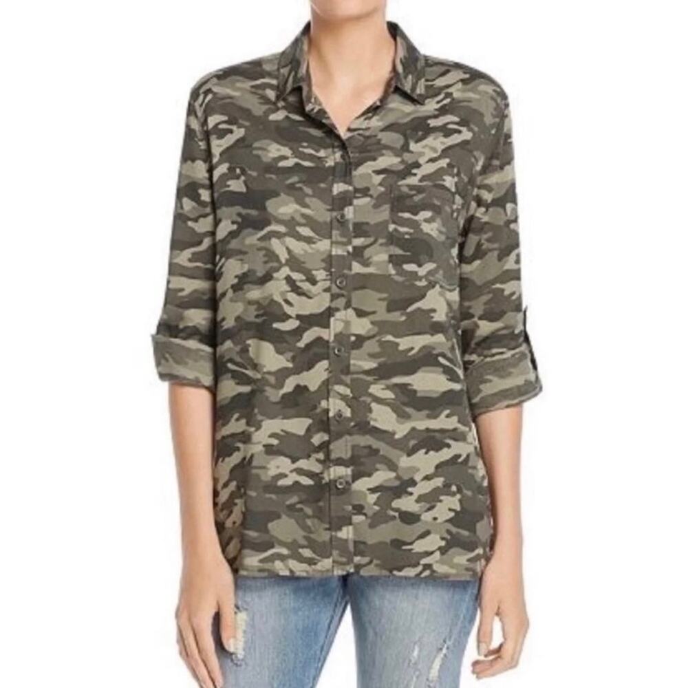 BeachLunchLounge Camo Green Button Down Top Size Medium